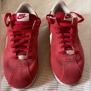 Red Nike cortez